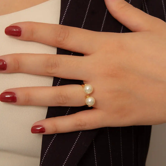ANILLO LISO CON PERLAS